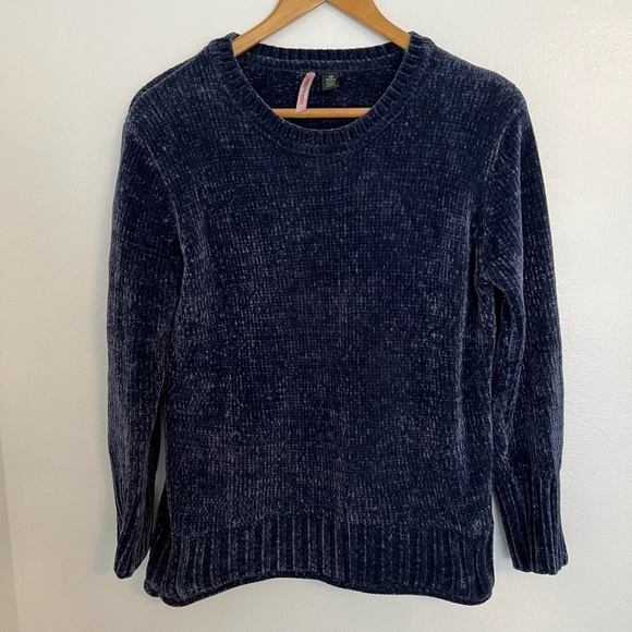 Love‎ By Design Soft Blue Crewneck Comfy Sweater Pullover Size Medium - Picture 1 of 6